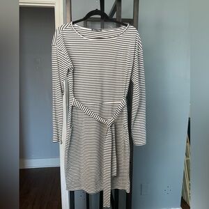 Long sleeve dress with tie belt